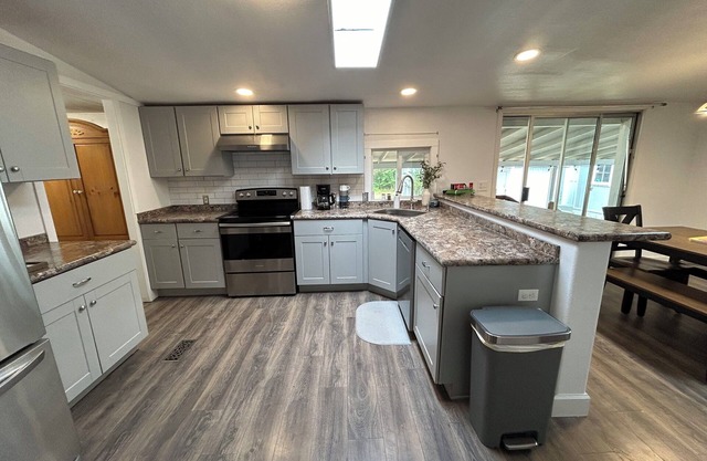 Charming 3-bedroom house near Toledo Wa