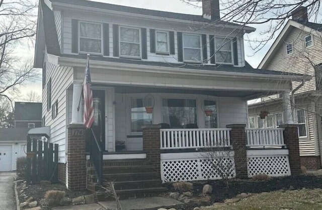 Charming 3-Bedroom Pet-Friendly Home by Lake Erie