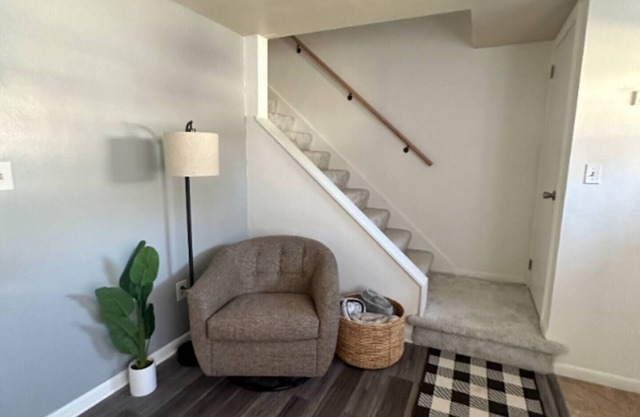 Charming 3-bedroom townhome with AC and WiFi in Greensburg