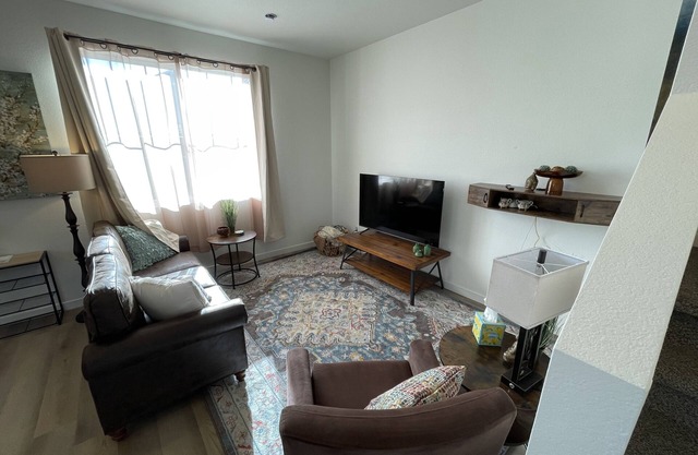 Charming 3-bedroom townhome with 2 T.V. areas in brilliant Johnstown