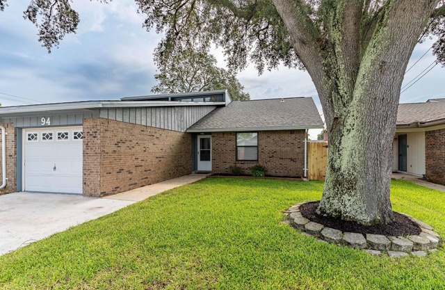 Charming 3-bedroom townhome in Shalimar with WiFi