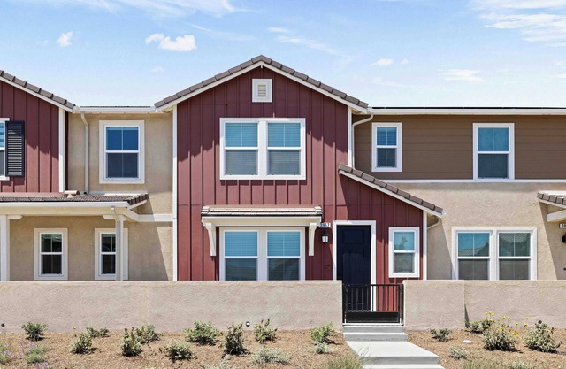 Charming 3-bedroom townhome with warm pool 10mins Ontario Airport