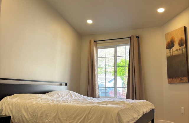 Charming 3-bedroom townhome in Provo new remodel