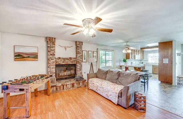 Charming 3-bedroom house in beautiful Bakersfield