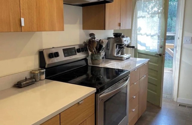 Charming 3-bedroom house with AC and WiFi in fantastic Bloomington