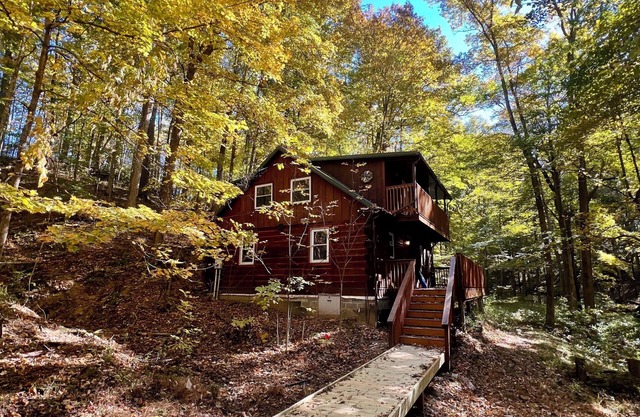 Charming 3-bedroom cabin near Indiana University!
