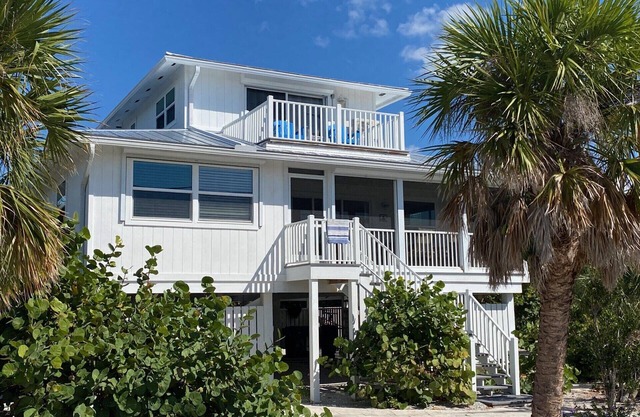Charming 3-Bedroom Single Family Home with Pool in Boca Grande-Beach Access!
