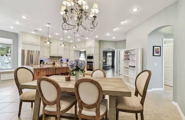 Charming 3-bedroom Centrally Located Luxury Home in Land o Lakes