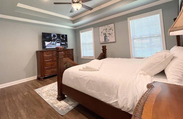 Charming 3 Bedroom Home w/ Private Fire Pit