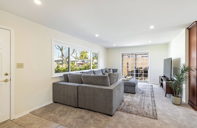 Charming 3-bedroom house with AC and WiFi in Simi Valley