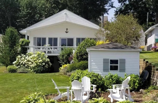 Charming 3-bedroom home in lovely Spring Lake