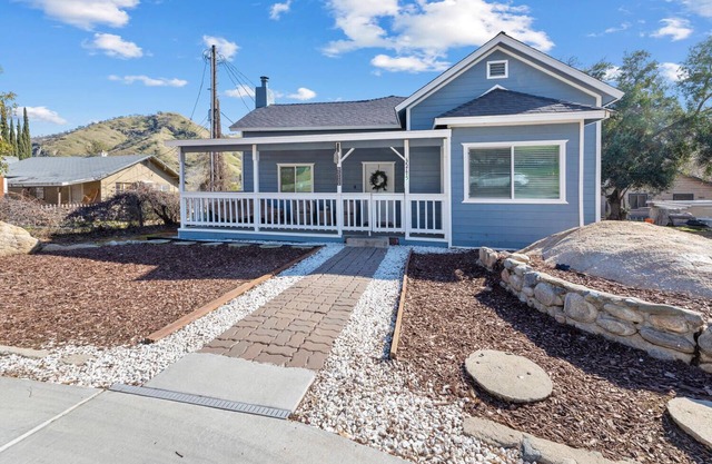 Charming 3-bedroom Cottage, near the Springville Ranch & Sequoia National Forest
