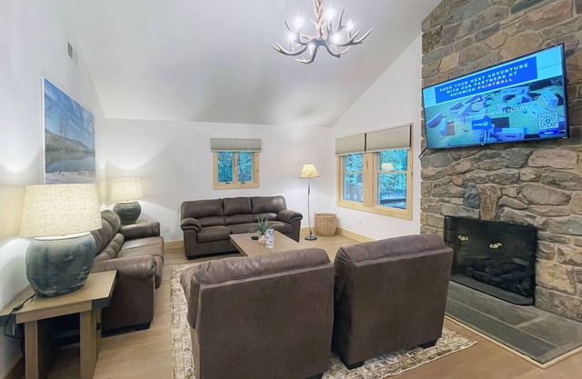 Charming 3 Bedroom Cabin in the Poconos on Private Resort