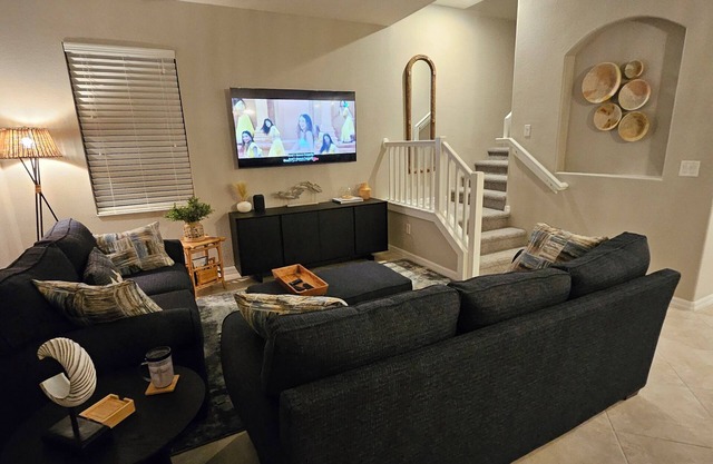 Charming 3-bedroom villa with WiFi and AC in Fort Myers Gated Community