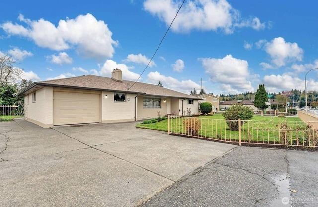 Charming 3-bedroom house in Auburn with WiFi and AC