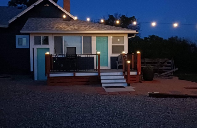 Charming 3BR Farmhouse, Near Trails & Town