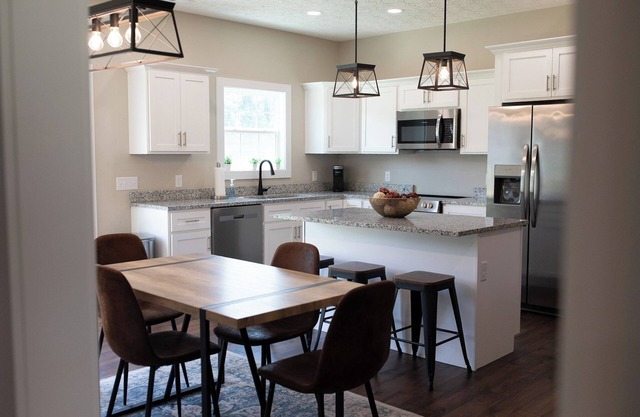 Charming 3-bedroom house with WiFi, AC in lovely Glendale!