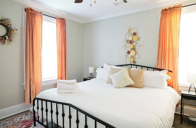 Charming 3BR Haven with Pet-Friendly Yard