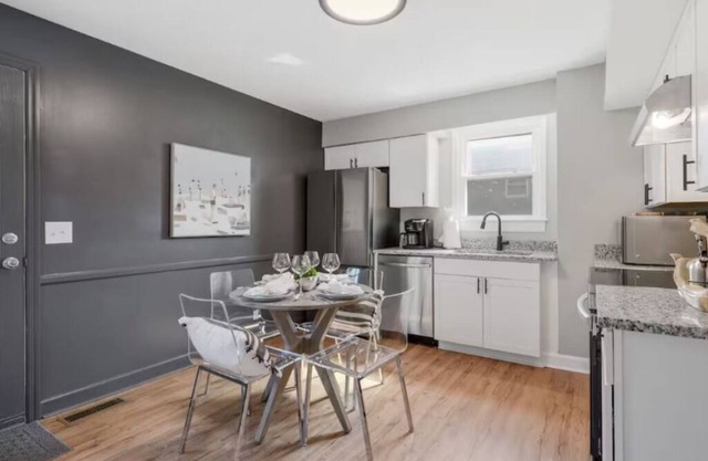 Charming 3BR Home w/ Wifi, Smart TV, Washer/Dryer and Parking near Nashville