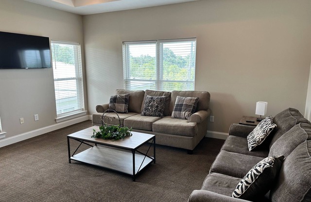 Charming 3BR Home / Free Parking / Washer & Dryer