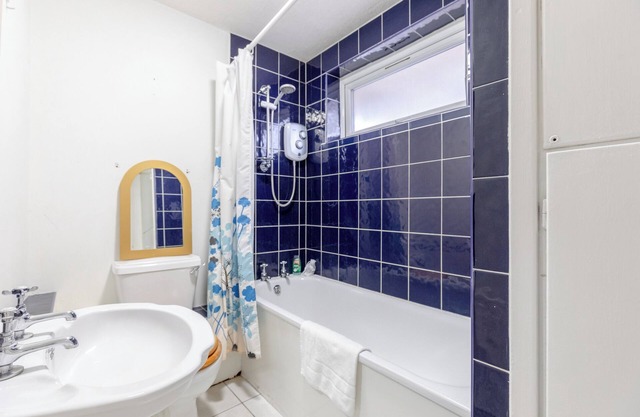 Charming 2BD House w/ Garden - Kennington!