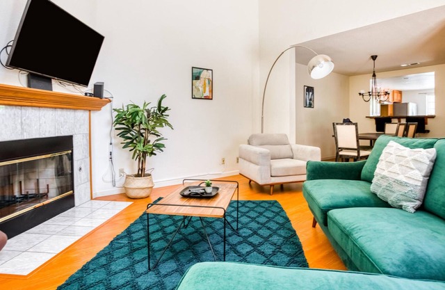 Charming 3BR Townhouse in San Jose
