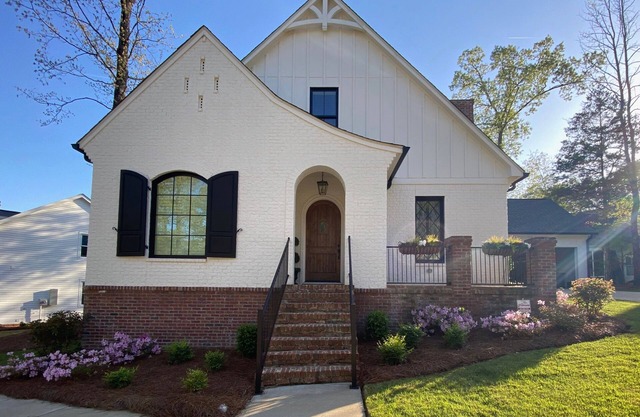 Charming 4 bdrm home perfect for Ole Miss getaway