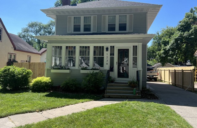 Charming 4 bedroom, 2 bath home near dowtown Fargo.