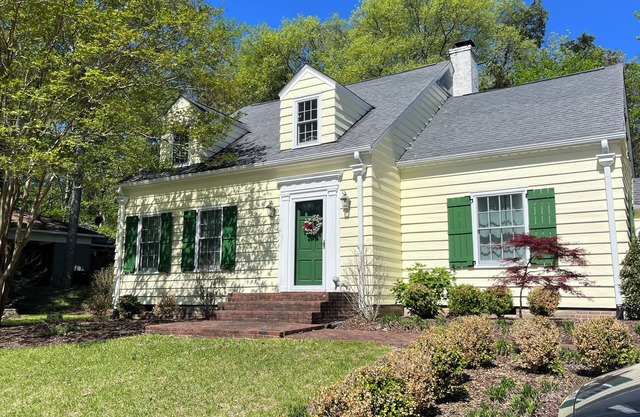 Charming 4-bedroom bungalow, ideal for gameday, & celebrating in Starkville, MS!