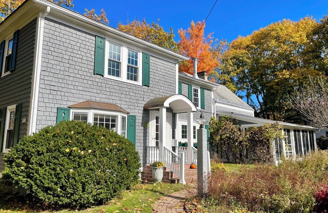 Charming 4-bedroom Colonial in lovely Keene with WiFi, AC