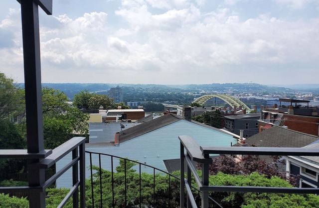 Charming 4-bedroom house with WiFi and AC with breathtaking Cincinnati view