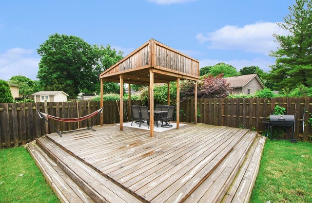 Charming 4-bedroom house with AC, WiFi, and a swimming pool in Grandville