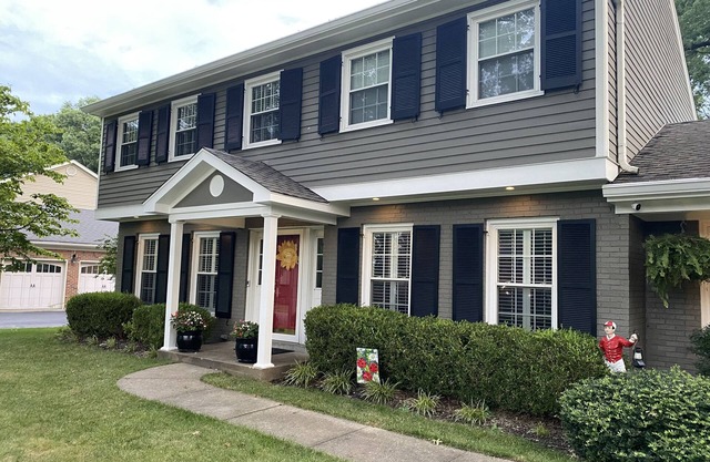 Charming 4-bedroom house with WiFi and AC in Louisville.