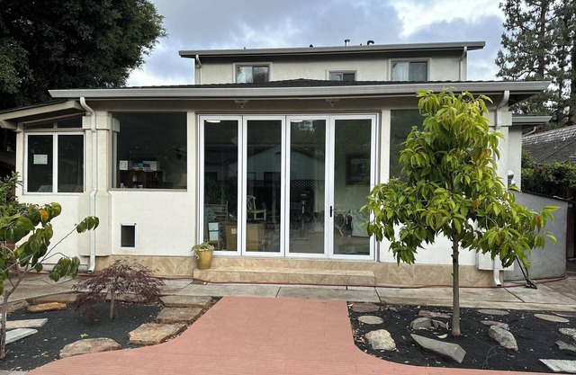 Charming 4-bedroom house in pleasant Menlo Park with WiFi, AC