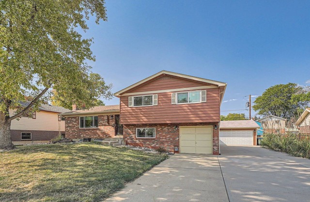 Charming 4-bedroom house in Northglenn with AC, WiFi. Enjoy your stay!