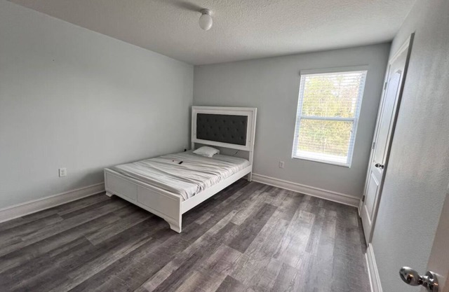 Charming 4-bedroom house with WiFi and AC in pleasant Davenport