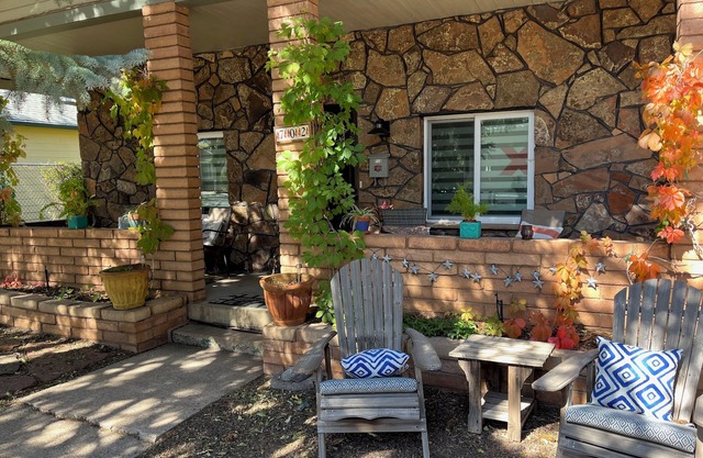 Charming 4-bedroom house with den and office in Downtown Flagstaff