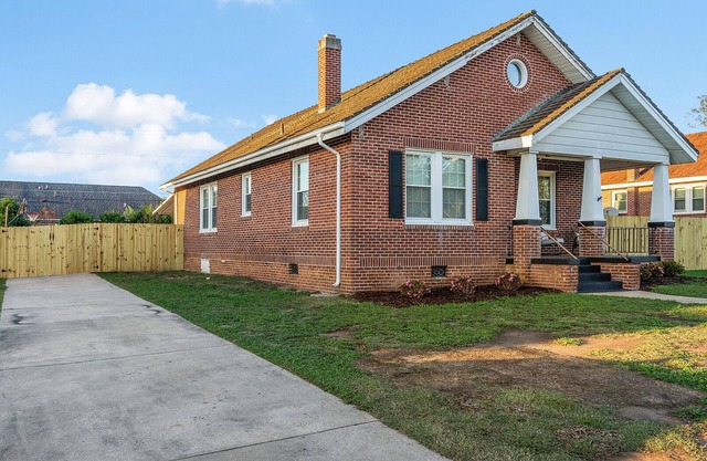 Charming 4-bedroom house with AC and WiFi in lovely Greenwood