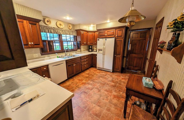 Charming 4-bedroom house located right next to UW-La Crosse and Hixon Forest