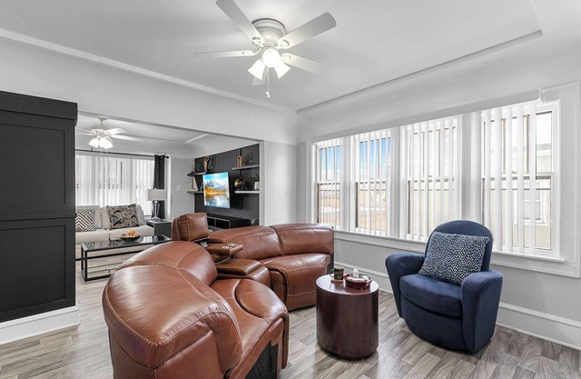 Charming 4-bedroom house with WiFi and AC in marvelous Milwaukee