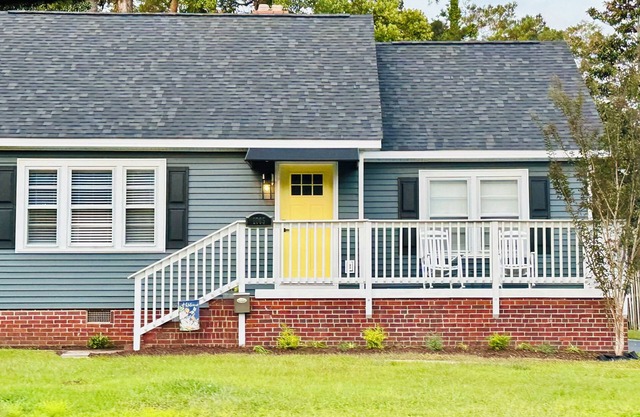 Charming 4-bedroom home located in Historic District of Downtown of Conway, SC!