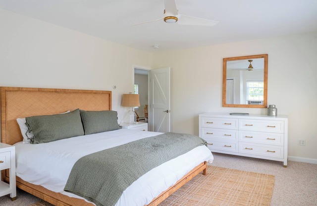 Charming 4-bedroom home in marvelous Tisbury walking distance to shops and ferry