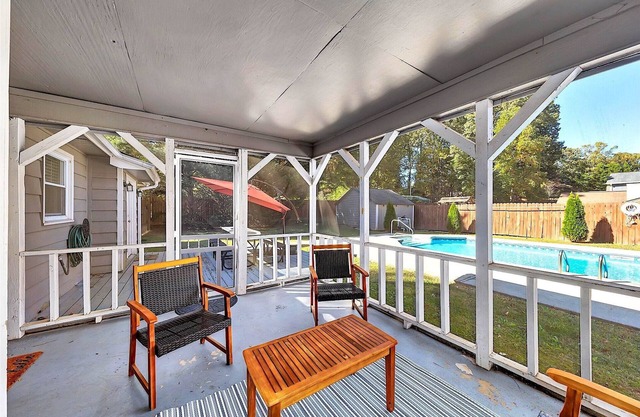 Charming 4-bedroom house in enchanting Kennesaw with AC, WiFi Private Pool