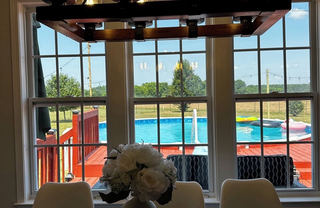 Charming 4-bedroom house with pool. WiFi and AC in Clayton