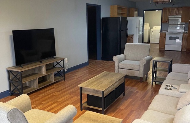 Charming 4-bedroom house with AC, WiFi in fantastic Buras
