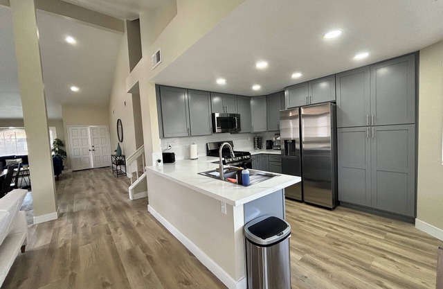 Charming 4-bedroom house with AC, WiFi, backyard in quiet neighborhood