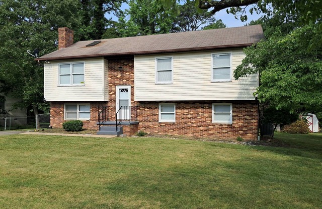 Charming 4-bedroom house with WiFi, AC in peaceful Lusby.
