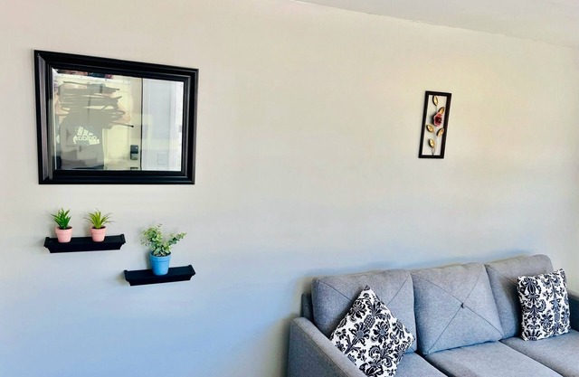 Charming 4-bedroom house with AC, WiFi in fabulous Urbana