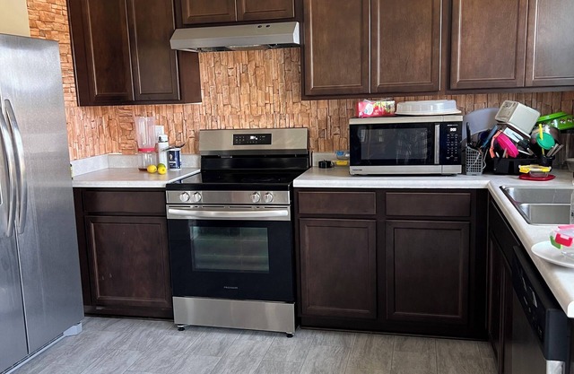 Charming 4-bedroom house with AC and WiFi in lovely Indianapolis / shared house