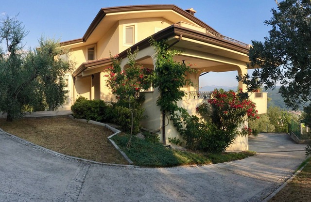 Charming 4-bedroom villa with AC, WiFi in delightful Broccostella, Lazio